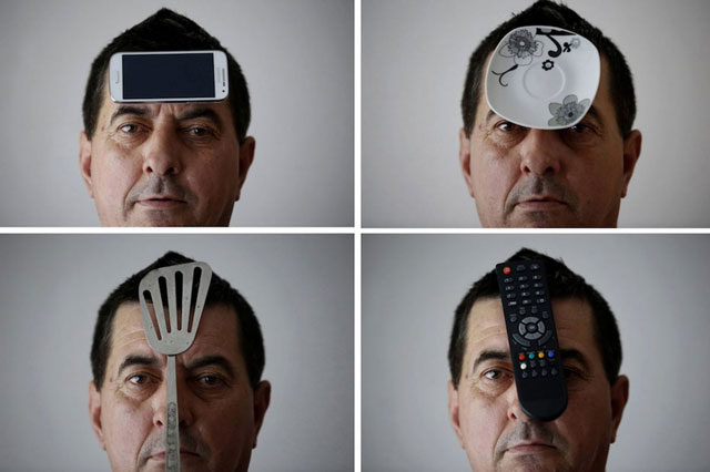 L’homme qui peut coller n’importe quel objet sur son corps